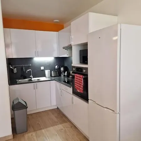 A 100m Des Minimes Avec Internet Apartmán *