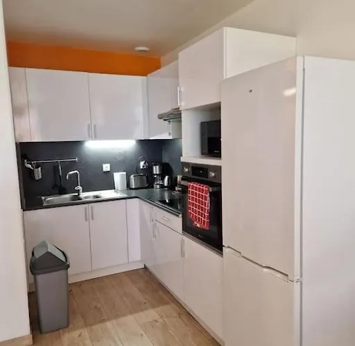 A 100m Des Minimes Avec Internet Apartamento *